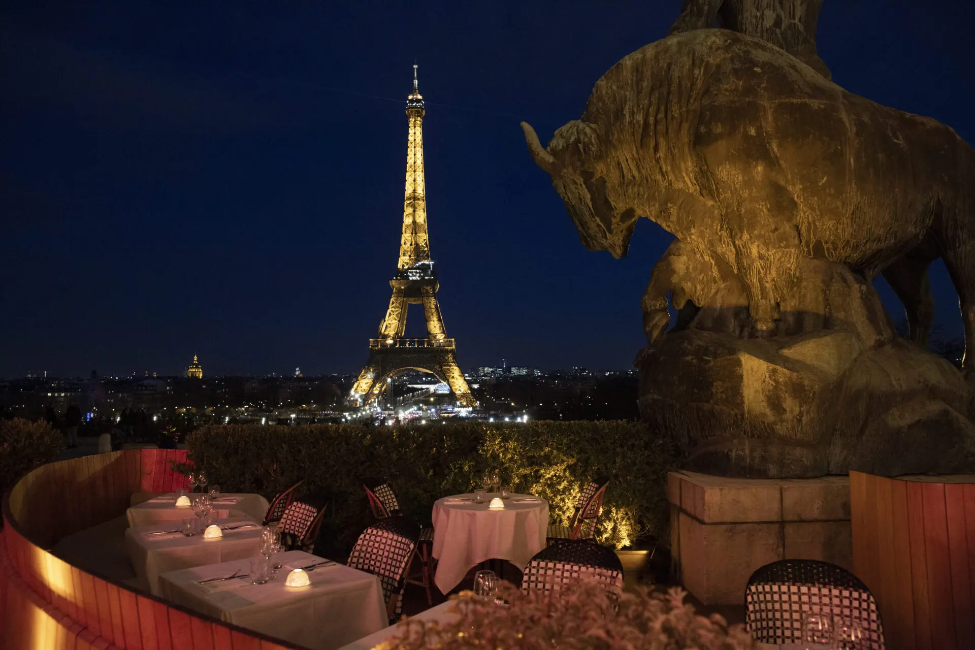 Café de l'Homme : dîner face à la Tour Eiffel depuis la terrasse du Trocadéro