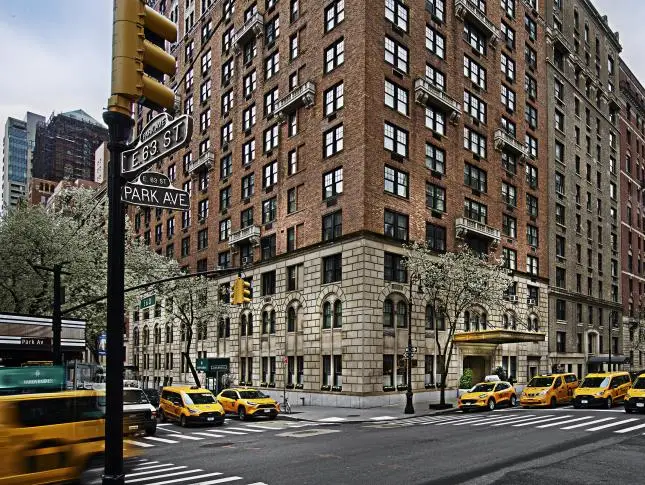 Maison Barnes New York — Building